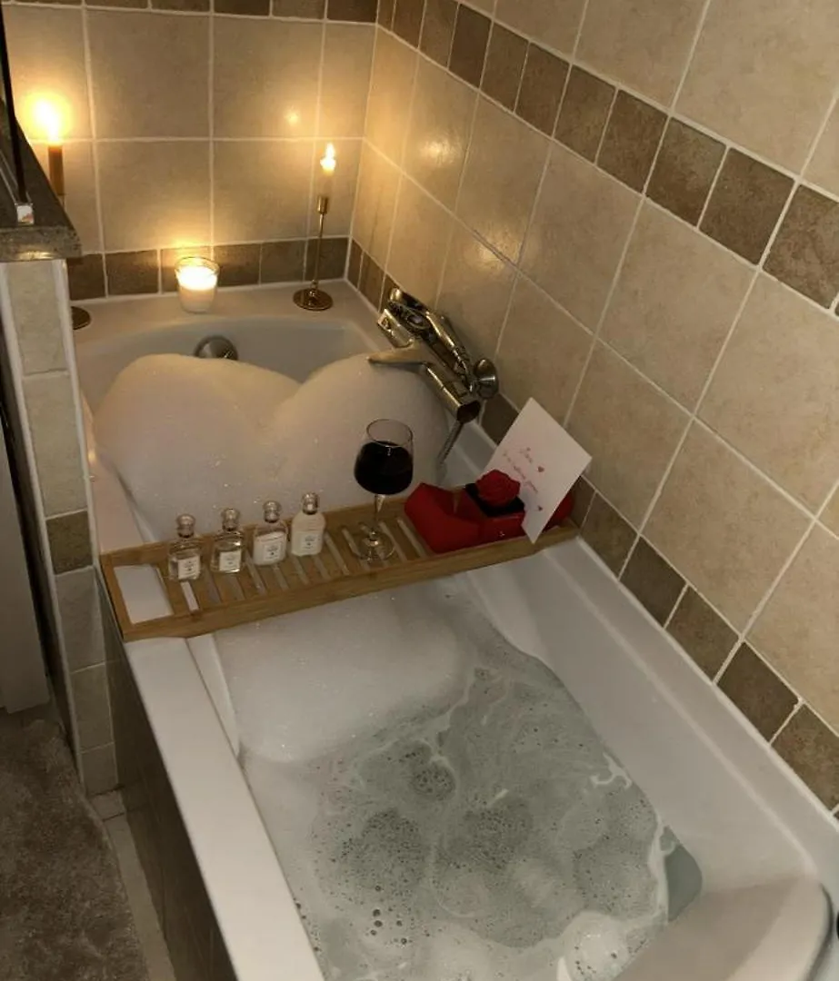 Apartment Magnifique Appartement Lumineux Avec Piscine Mallemort France